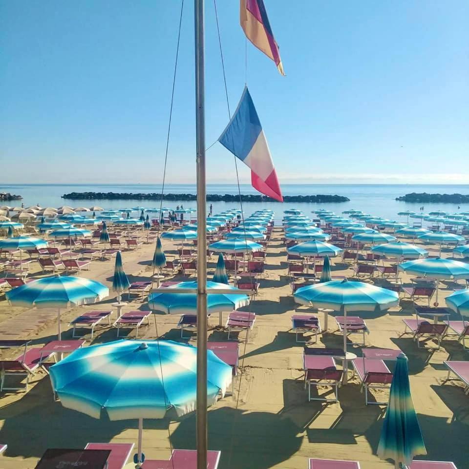 Hotel Piccadilly Bellaria-Igea Marina Buitenkant foto