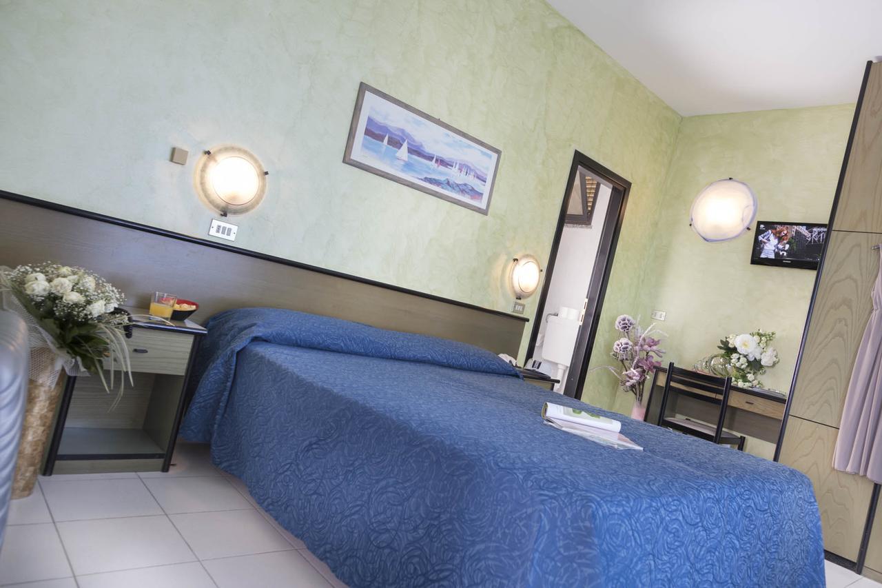 Hotel Piccadilly Bellaria-Igea Marina Buitenkant foto